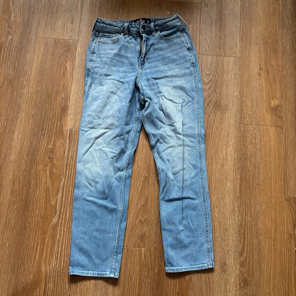 Hollister Ultra High Rise Mom Jeans Tapered Leg Crop Light Wash W27 Short - Picture 2 of 7